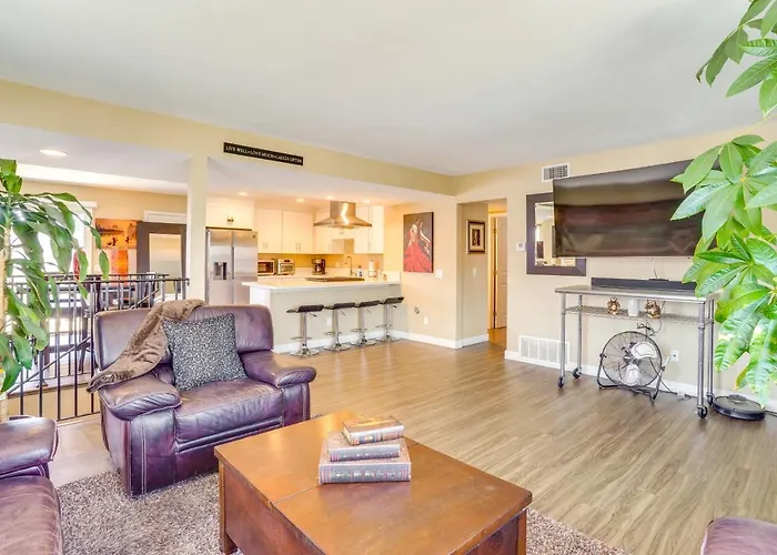 Newport Beach Vacation Rental Steps To Shore!