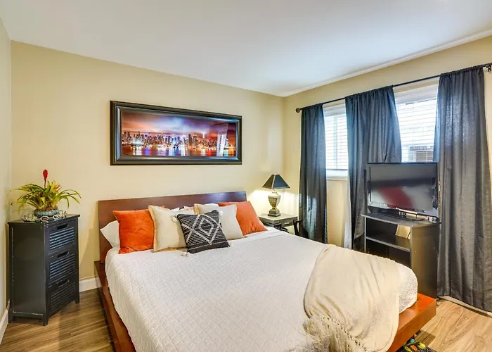 Newport Beach Vacation Rental Steps To Shore!